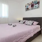 Little Marijeta Apartment *