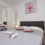 Little Marijeta Apartment