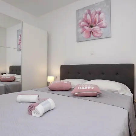 Little Marijeta Apartment